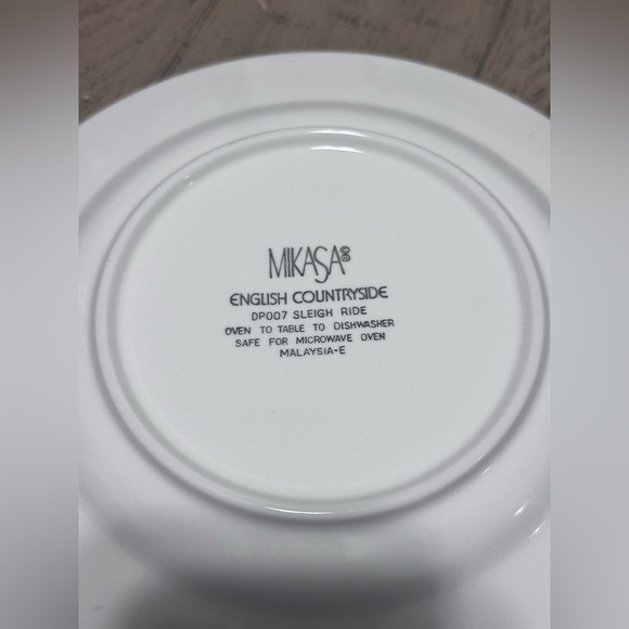 Mikasa English Countryside Sleigh Ride Dessert Plate 9” - Picture 3 of 3